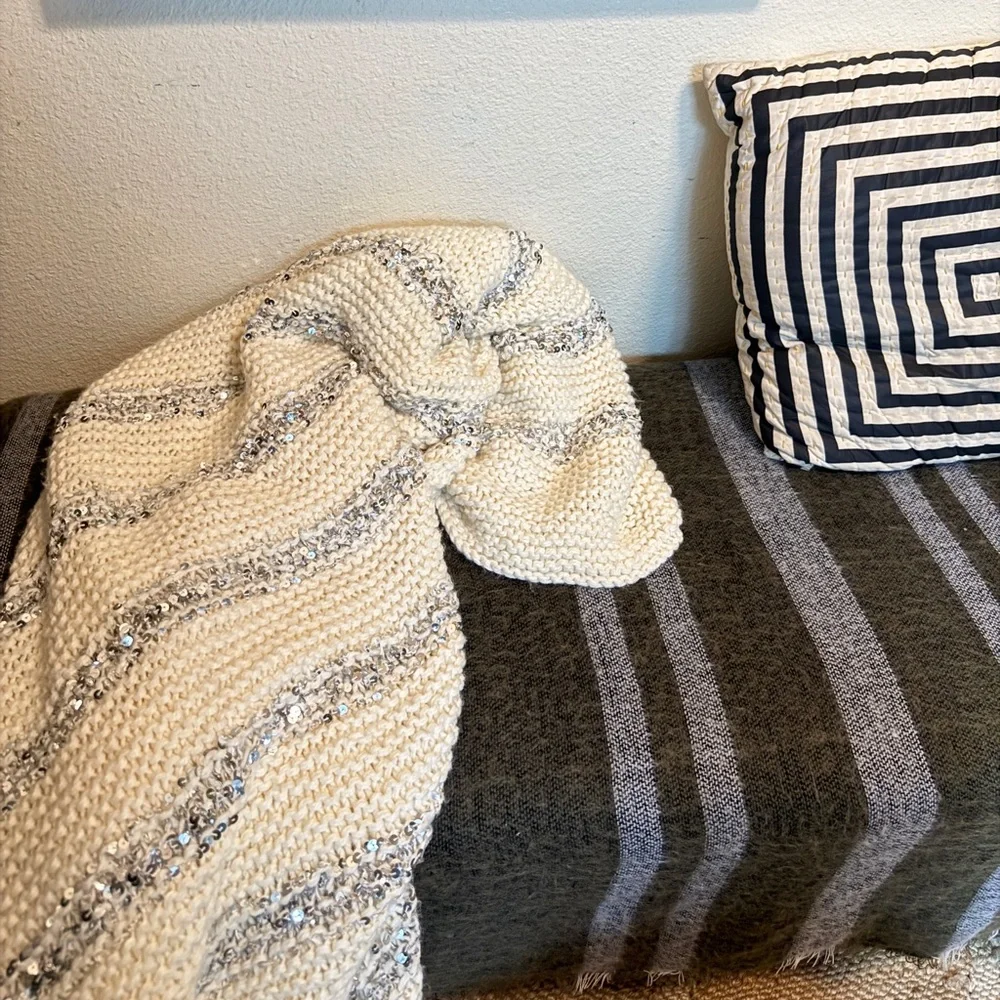 West elm Cozy soft Knit throw Blanket with Silver sequin Accents 44x56” wool